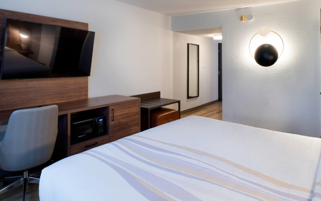 photo 4 of La Quinta Inn & Suites by Wyndham Seattle Sea-Tac Airport