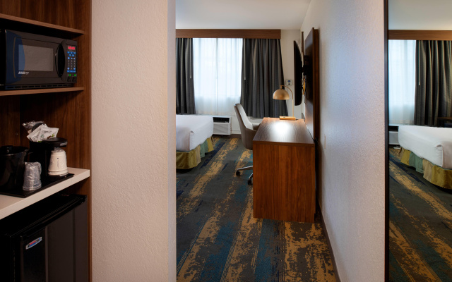 photo 5 of La Quinta Inn & Suites by Wyndham Seattle Sea-Tac Airport