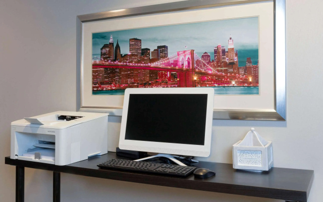 photo 5 of La Quinta Inn & Suites by Wyndham Secaucus Meadowlands