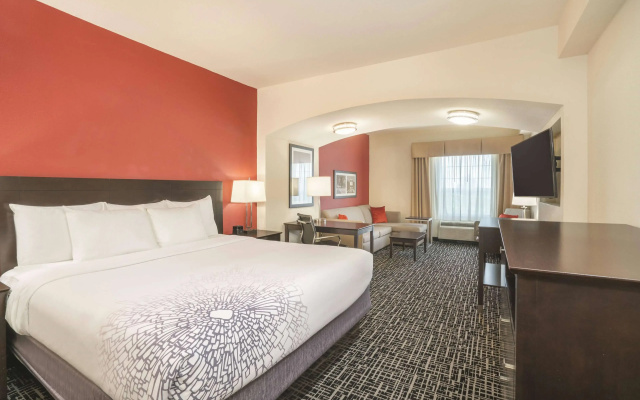 photo 3 of La Quinta Inn & Suites by Wyndham Smyrna TN - Nashville