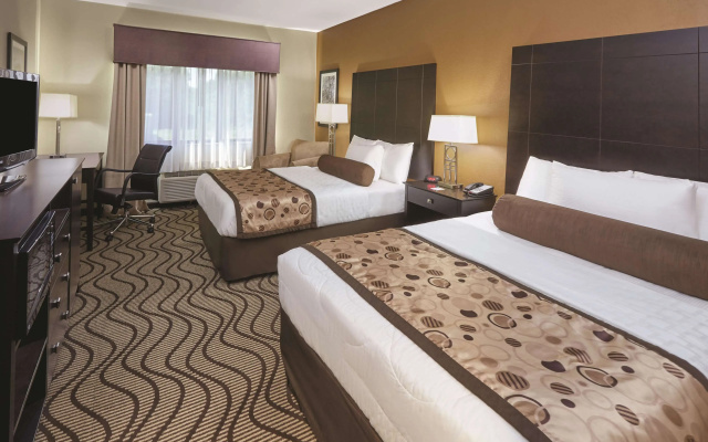 photo 4 of La Quinta Inn & Suites by Wyndham South Bend