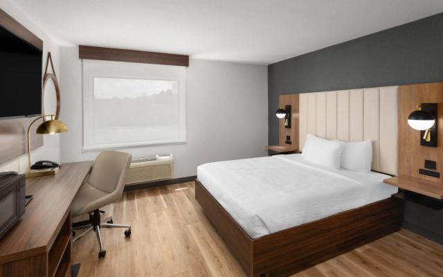photo 5 of La Quinta Inn & Suites by Wyndham Springdale