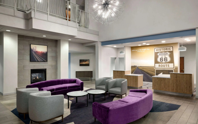 photo 2 of La Quinta Inn & Suites by Wyndham Springfield Airport/Rte 66