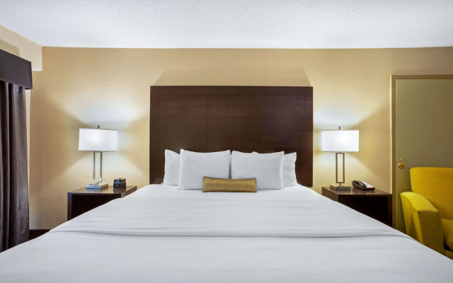 photo 3 of La Quinta Inn & Suites by Wyndham Springfield MA