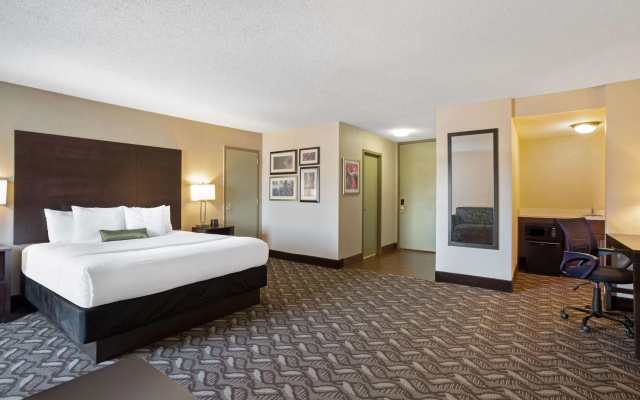 photo 4 of La Quinta Inn & Suites by Wyndham Springfield MA
