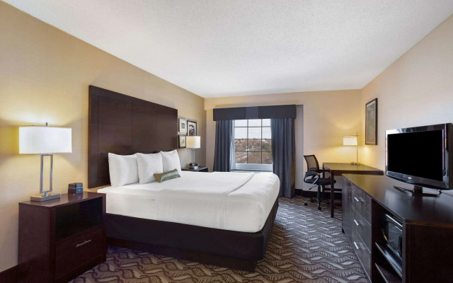 photo 5 of La Quinta Inn & Suites by Wyndham Springfield MA