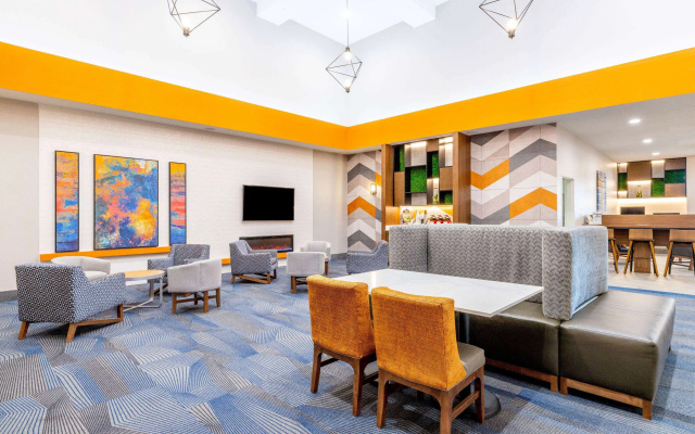 photo 2 of La Quinta Inn & Suites by Wyndham St. George