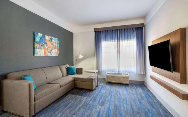 photo 5 of La Quinta Inn & Suites by Wyndham St. George