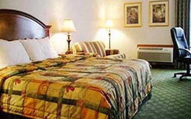 photo 4 of La Quinta Inn & Suites St. Paul