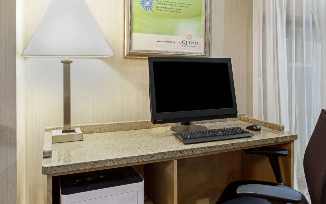 photo 5 of La Quinta Inn & Suites by Wyndham Stamford / New York City