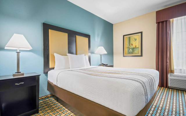 photo 3 of La Quinta Inn & Suites by Wyndham Stonington-Mystic Area