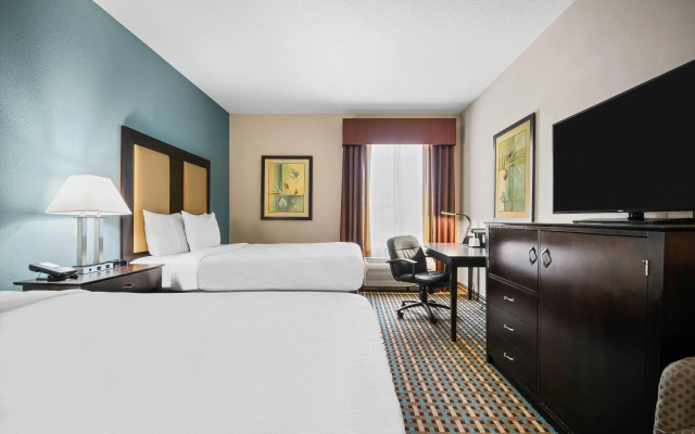 photo 5 of La Quinta Inn & Suites by Wyndham Stonington-Mystic Area