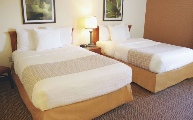 photo 2 of La Quinta Inn & Suites by Wyndham Sawgrass