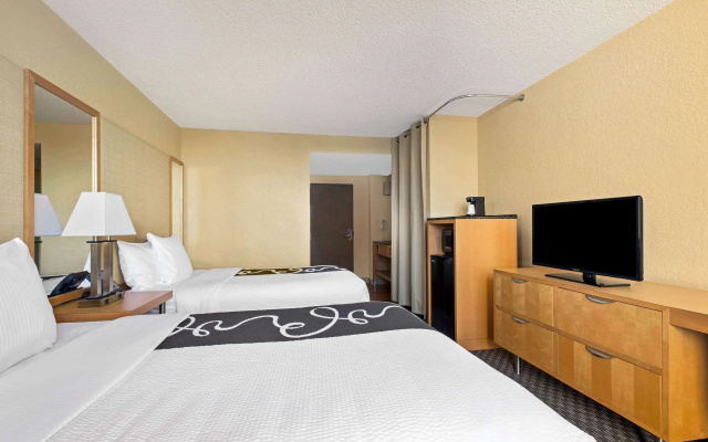 photo 4 of La Quinta Inn & Suites by Wyndham Sunrise