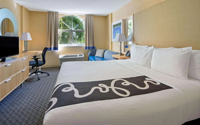 photo 5 of La Quinta Inn & Suites by Wyndham Sunrise