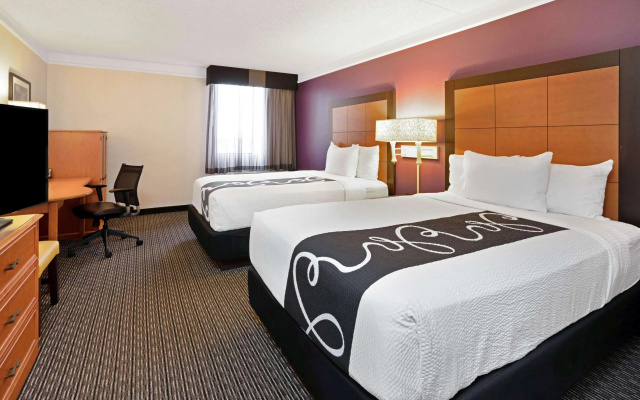 photo 4 of La Quinta Inn & Suites by Wyndham Tacoma - Seattle