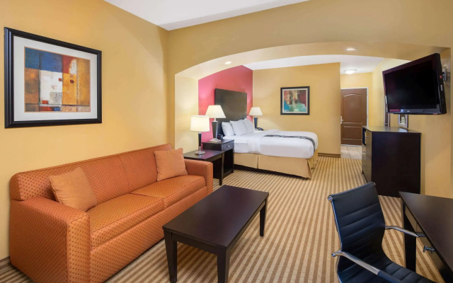 photo 5 of La Quinta Inn & Suites by Wyndham Atlanta-Union City