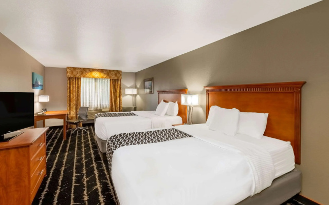 photo 3 of La Quinta Inn & Suites by Wyndham Vancouver