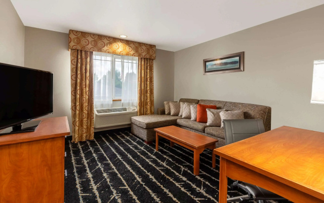 photo 4 of La Quinta Inn & Suites by Wyndham Vancouver