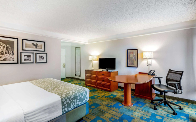 photo 3 of La Quinta Inn & Suites by Wyndham Fremont / Silicon Valley