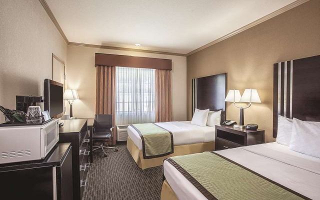 photo 3 of La Quinta Inn & Suites By Wyndham Davis