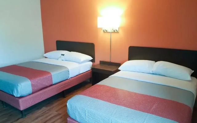 photo 4 of Motel 6 Maryland Heights, MO