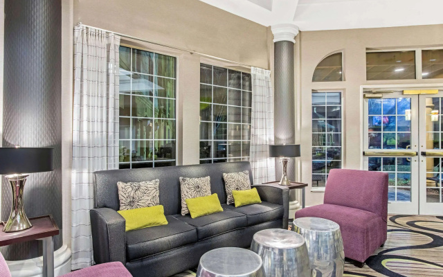 photo 2 of La Quinta Inn & Suites by Wyndham Birmingham Homewood