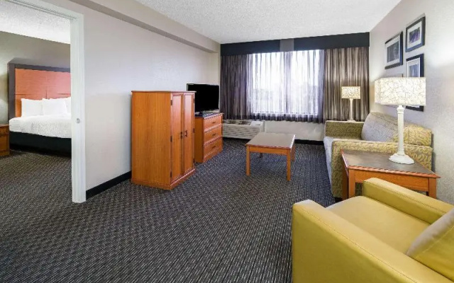 photo 2 of La Quinta Inn And Suites Buena Park