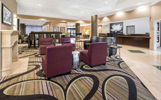 photo 2 of La Quinta Inn & Suites by Wyndham Buena Park