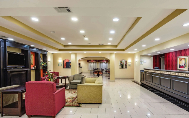 photo 2 of La Quinta Inn & Suites by Wyndham Canton MS