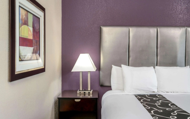 photo 4 of La Quinta Inn & Suites by Wyndham Canton MS