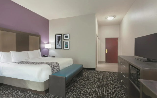 photo 4 of La Quinta Inn & Suites by Wyndham Covington