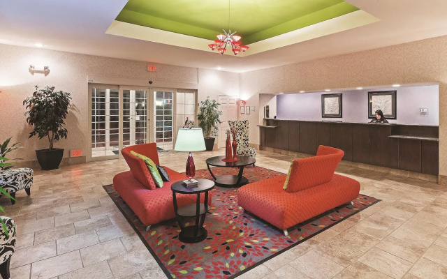 photo 2 of La Quinta Inn & Suites by Wyndham Decatur