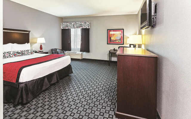 photo 3 of La Quinta Inn & Suites by Wyndham Decatur
