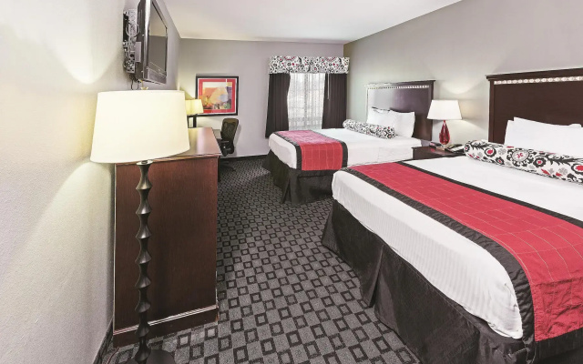 photo 4 of La Quinta Inn & Suites by Wyndham Decatur