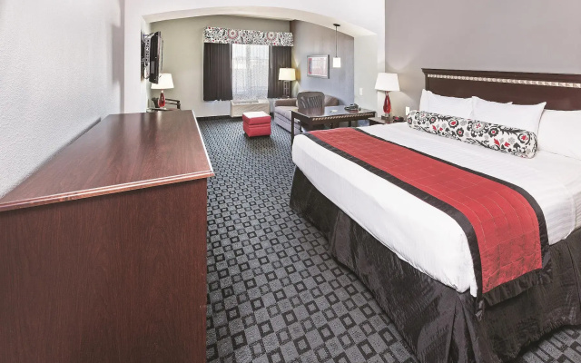 photo 5 of La Quinta Inn & Suites by Wyndham Decatur