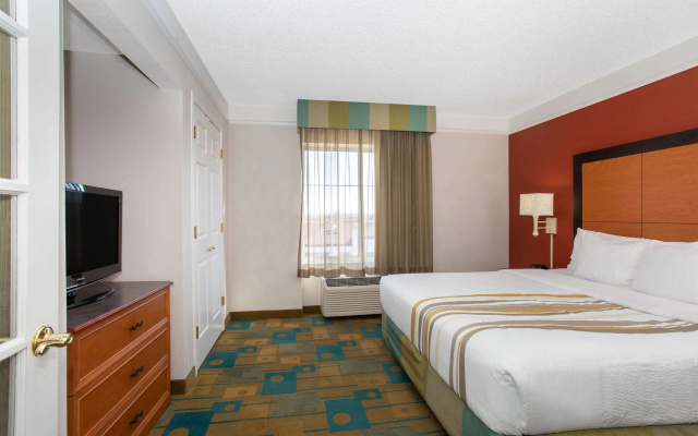 photo 5 of La Quinta Inn & Suites by Wyndham Denver Southwest Lakewood
