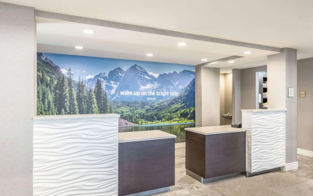 photo 2 of La Quinta Inn & Suites by Wyndham Denver Tech Center