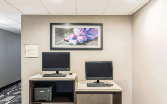 photo 3 of La Quinta Inn & Suites by Wyndham Denver Tech Center