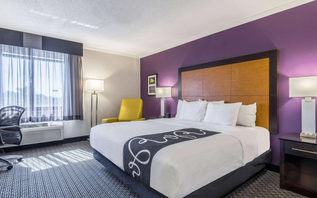 photo 4 of La Quinta Inn & Suites by Wyndham Univ Area Chapel Hill