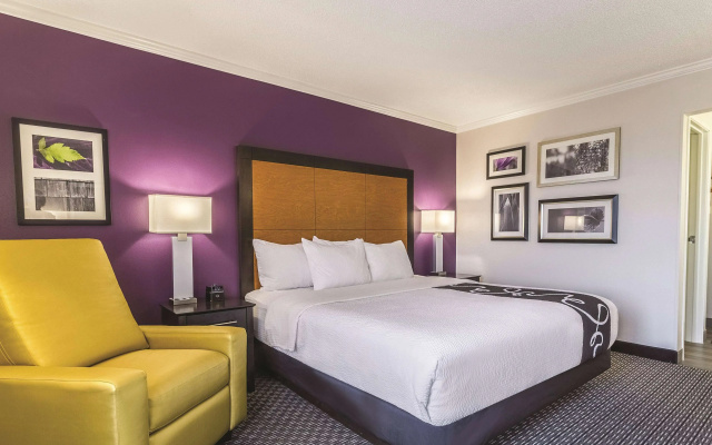 photo 5 of La Quinta Inn & Suites by Wyndham Univ Area Chapel Hill