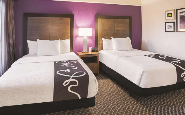 photo 3 of La Quinta Inn & Suites by Wyndham Fort Worth North
