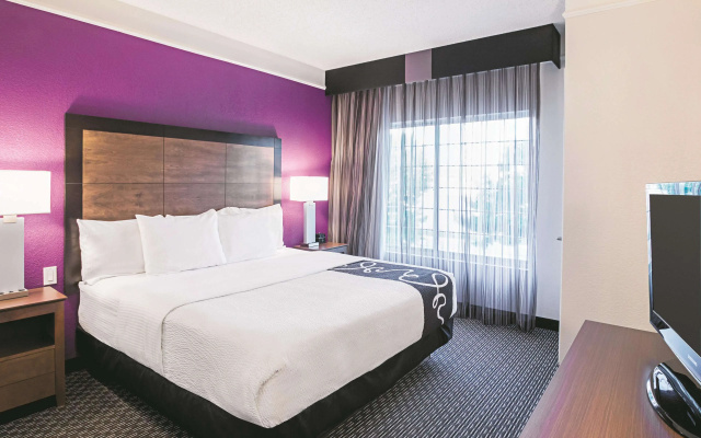 photo 5 of La Quinta Inn & Suites by Wyndham Fort Worth North