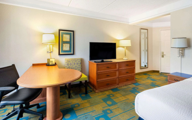 photo 5 of La Quinta Inn & Suites by Wyndham Ft. Lauderdale Plantation