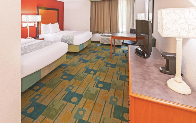 photo 3 of La Quinta Inn & Suites by Wyndham Houston Galleria Area