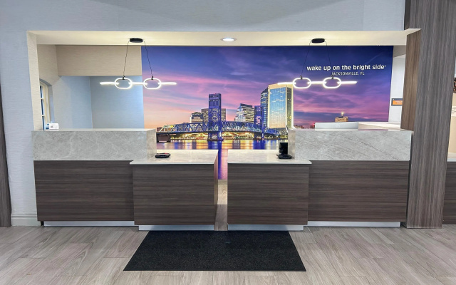 photo 2 of La Quinta Inn & Suites by Wyndham Jacksonville Butler Blvd