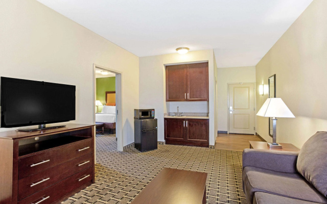 photo 2 of La Quinta Inn And Suites Lancaster
