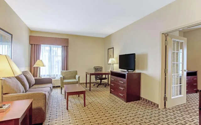 photo 4 of La Quinta Inn And Suites Lancaster
