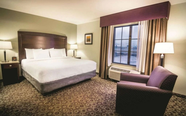 photo 5 of LA QUINTA INN &amp; SUITES BY WYNDHAM LAS VEGAS AIRPORT SOUTH