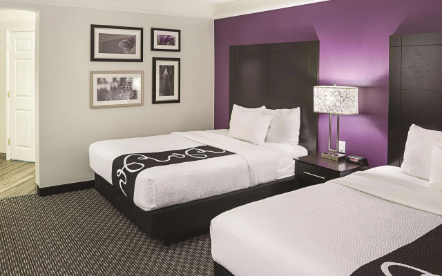 photo 3 of La Quinta Inn & Suites by Wyndham Las Vegas Summerlin Tech